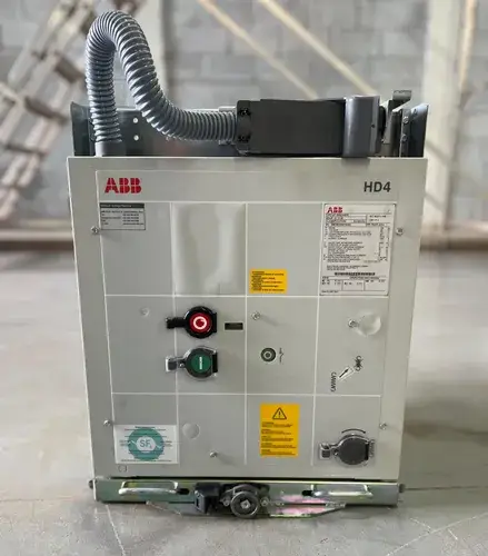 Disjuntor de média tensão ABB HD4